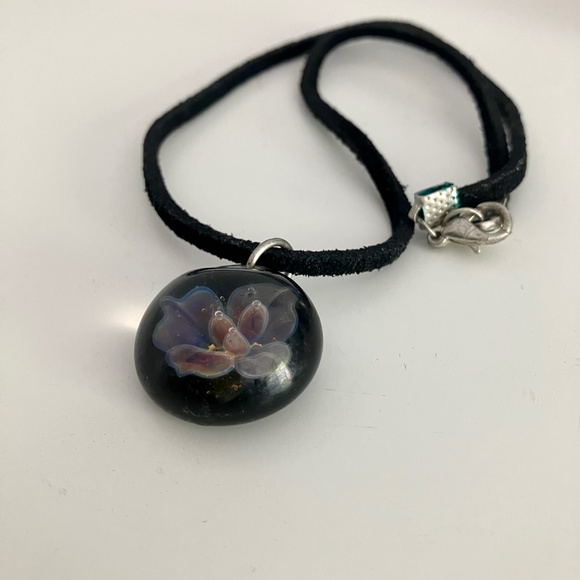 Black and purple glass orchid flower pendant necklace - handmade glass - Picture 5 of 5